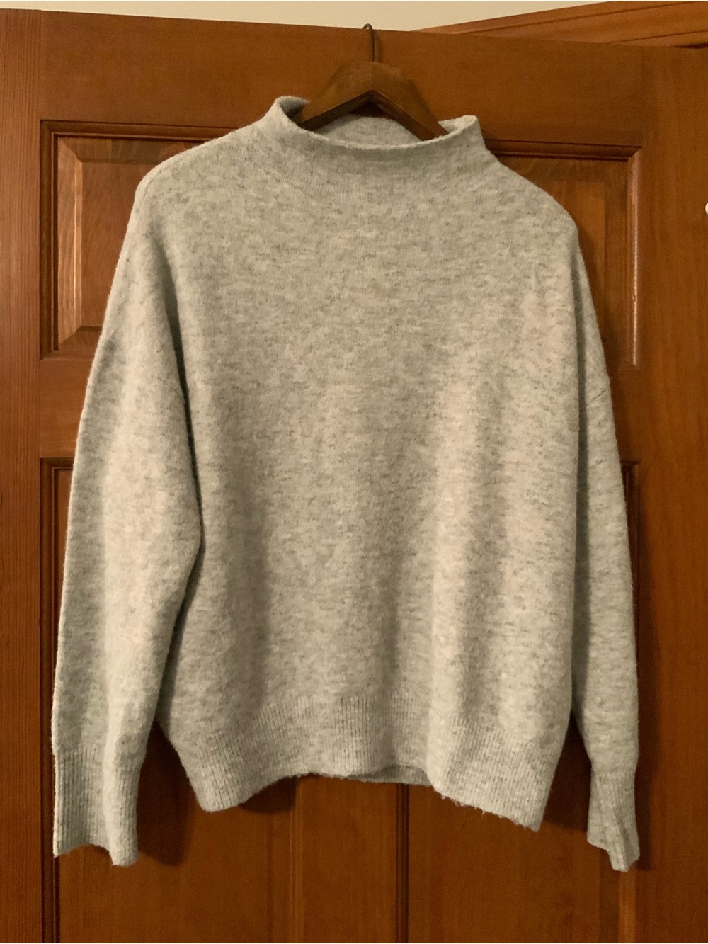Women’s Karen Kane Light Grey Mock Neck Sweater, size XS
